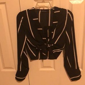 Black long sleeve cropped shirt